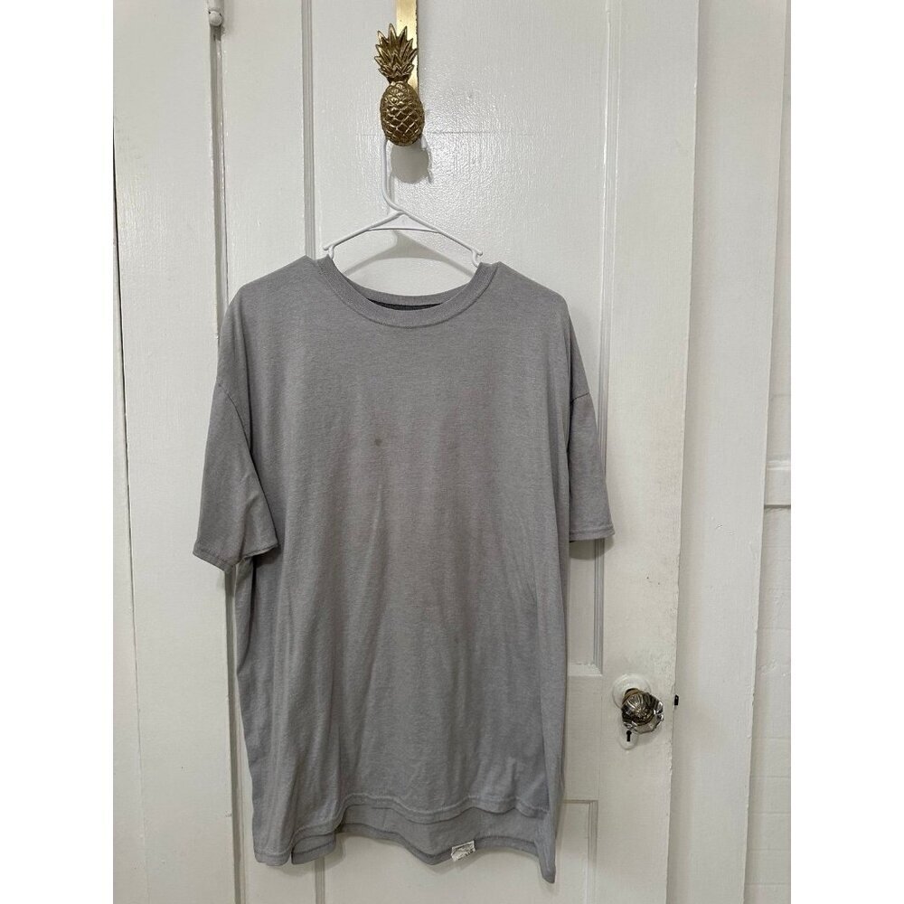 Fruit of the loom men’s size X – large gray T-shirt